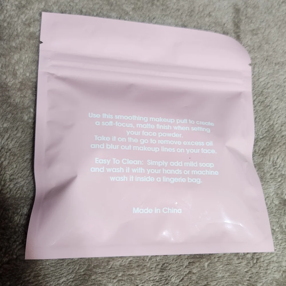 Ipsy Bag and eyeshadow bundle with Luna Magic makeup puff